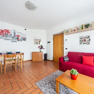 Appartement Cozy Apt - Private Parking & Terrace, Milan